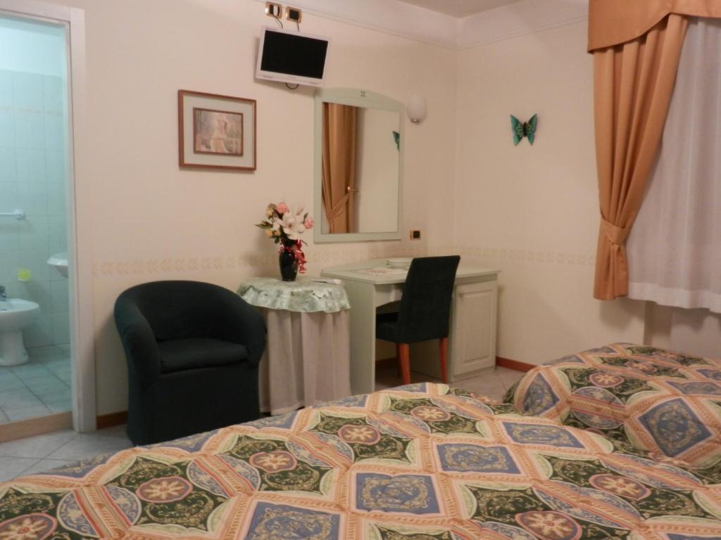Hotel Ferranti Borgiano  Стая снимка